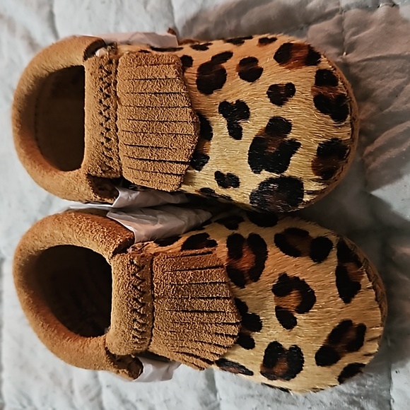 Minnetonka Leopard Riley Moccasins - Infant size 2 - Picture 2 of 4